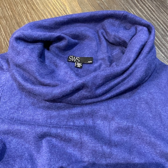 SWS ladies Cowl neck sweater in size medium. Beautiful deep blue color. - Picture 8 of 8